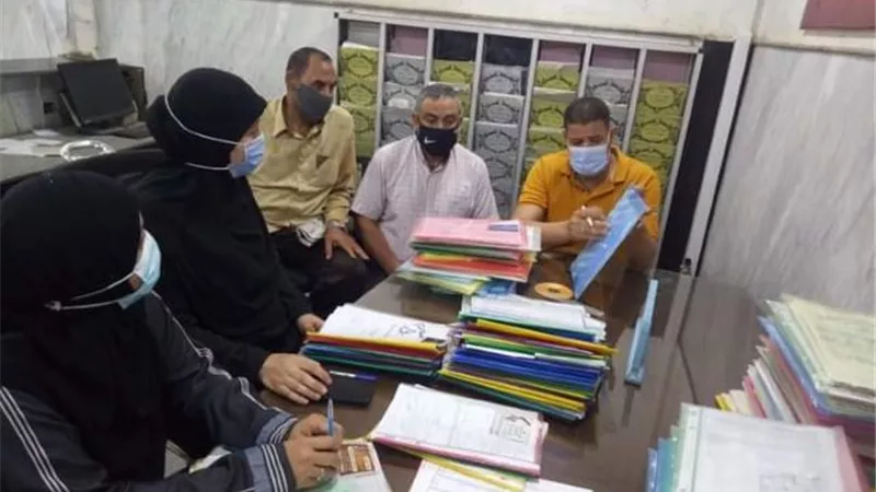 رئيس مدينة أشمون يناقش الموقف الحالي لملفى التصالح والتقنين.. بالصور