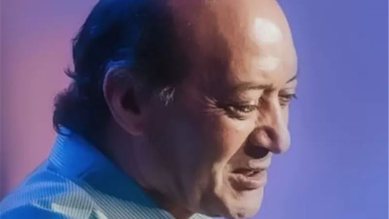 أحمدالحجار يدعو لشقيقه بالشفاء 