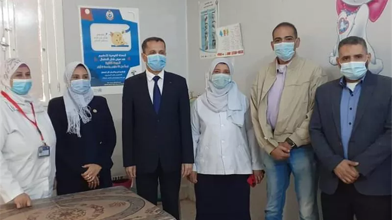 صحة الوادى الجديد تلبي رغبات المواطنين بقوافل طبية متنقلة لتطيعمات كورونا