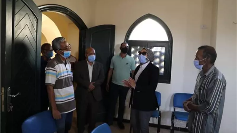 نائب محافظ الوادي الجديد تتفقد تطوير نادى الهجن على مساحة ٤٣٠٠ م بمركز باريس-صور