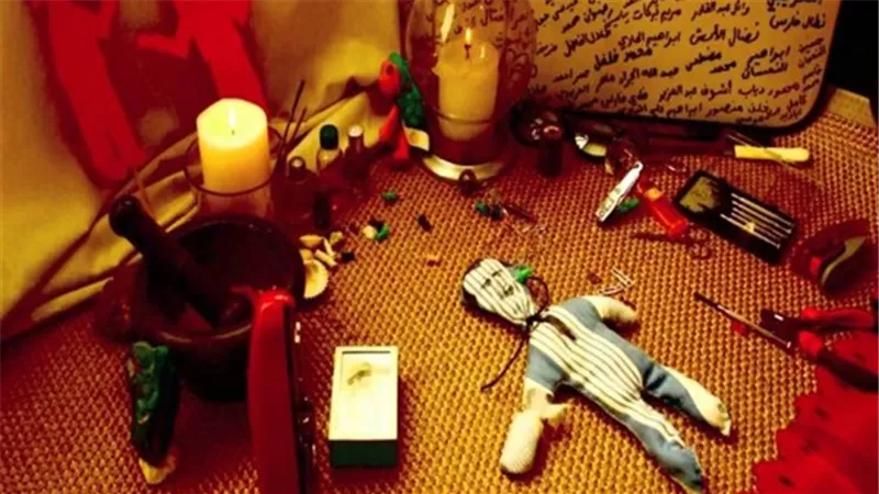 الحبس وغرامة أكثر من 50 ألف درهم عقوبة ارتكاب أعمال السحر والشعوذة بالإمارات