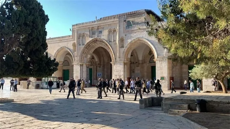 بحراسة مشددة من الشرطة الإسرائيلية..مستوطنون يجددون اقتحاماتهم للأقصى