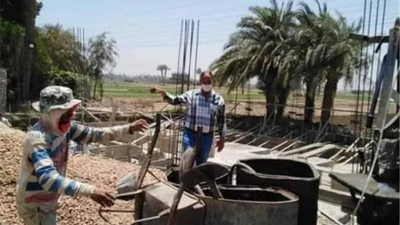 أبو الخير يتفقد إنشاءات مدرسة كوم الغرب الفكرية بسوهاج..صور