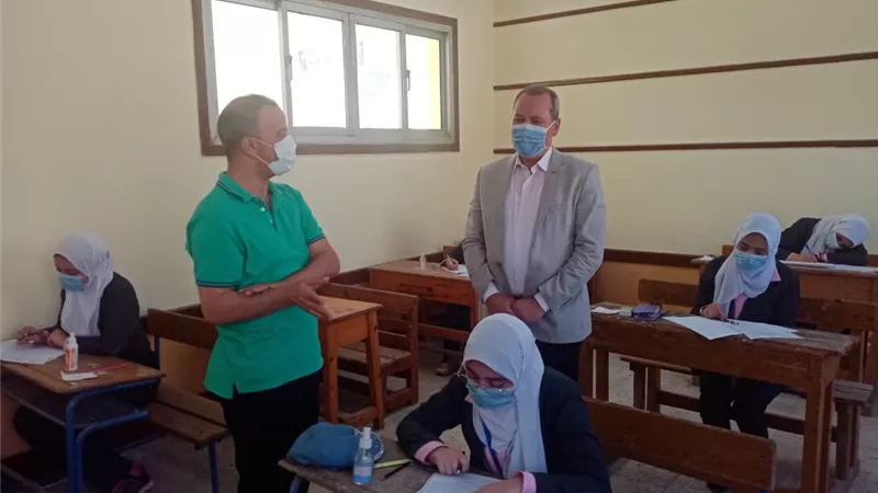 وكيل الصحة بالدقهلية يتفقد لجان امتحانات المدارس الثانوية الفنية للتمريض
