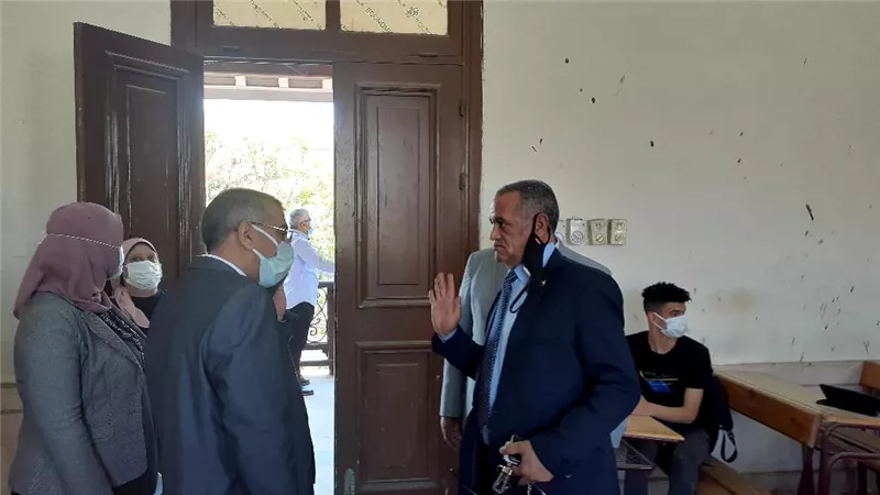 الجيار يتفقد الامتحانات التجريبية الاسترشادية لطلاب الصف الثالث الثانوية بالسعيدية
