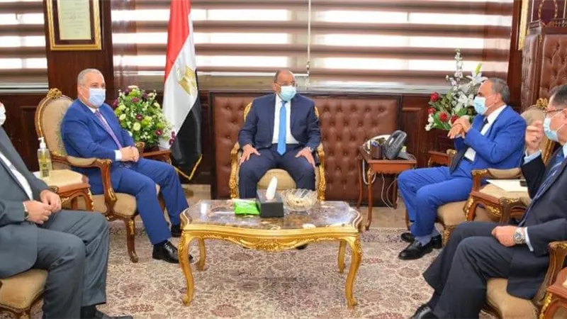 وزير التنمية المحلية يلتقى رئيس الهيئة الوطنية للصحافة