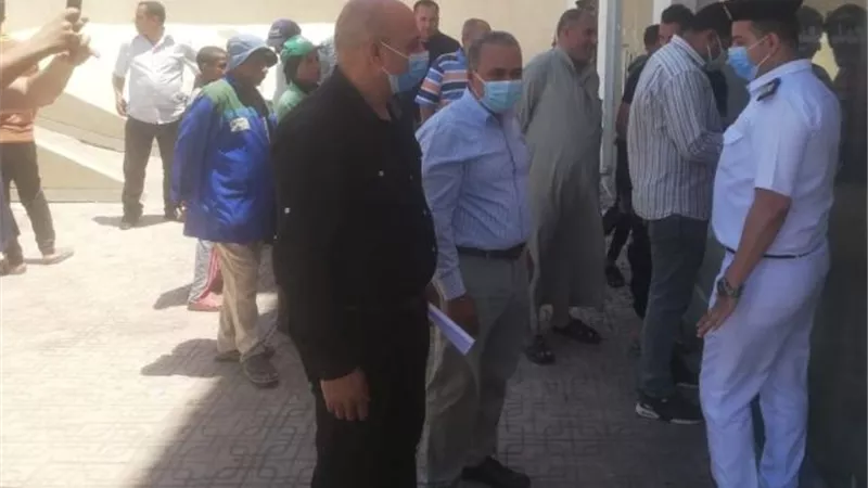 بشارة: غلق وتشميع 61 محل مخالف فى مدينة الشروق بالتعاون مع شرطة التعمير وأمن الجهاز.. بالصور