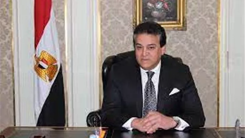 وزير التعليم العالي ورئيس جامعة حلوان يتفقدان أعمال إنشاءات الجامعة الأهلية الحديثة