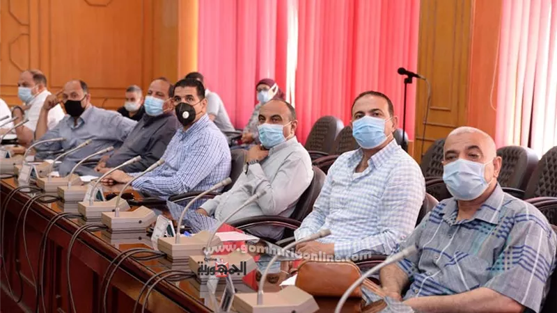 محافظ الإسماعيلية يناقش خطة التعبئة العامة للمحافظة