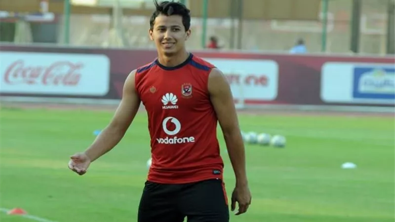مفاجأة.. بيراميدز يسعى لخطف مهاجم الأهلى فى الميركاتو