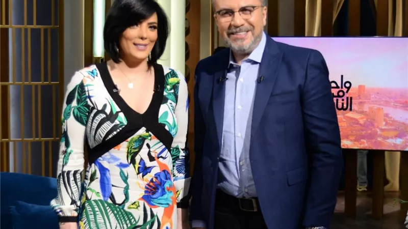 عودة المياه الي مجاريها بين حورية فرغلي ووالدها بعد مناشدة عمرو الليثي