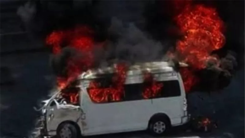السيطرة علي حريق بسيارة مواد غذائية بالدقهلية
