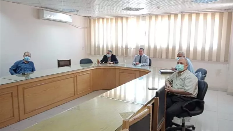 مدير بنها الجامعي يبحث اداء العمليات الموحدة بالمستشفى لتقديم خدمة متميزة للمرضى