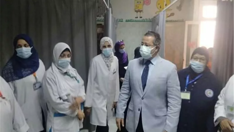 الدخاخني يتفقد أقسام ووحدات الباطنة والرمد ببنها الجامعي