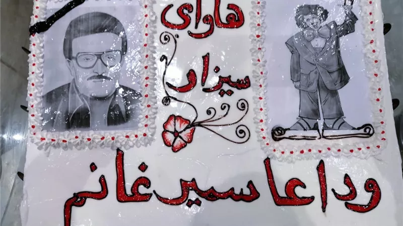 فنادق الغردقة تودع الفنان الراحل سمير غانم برسم أعماله الفنية على التورته والنحت على. البطيخ
