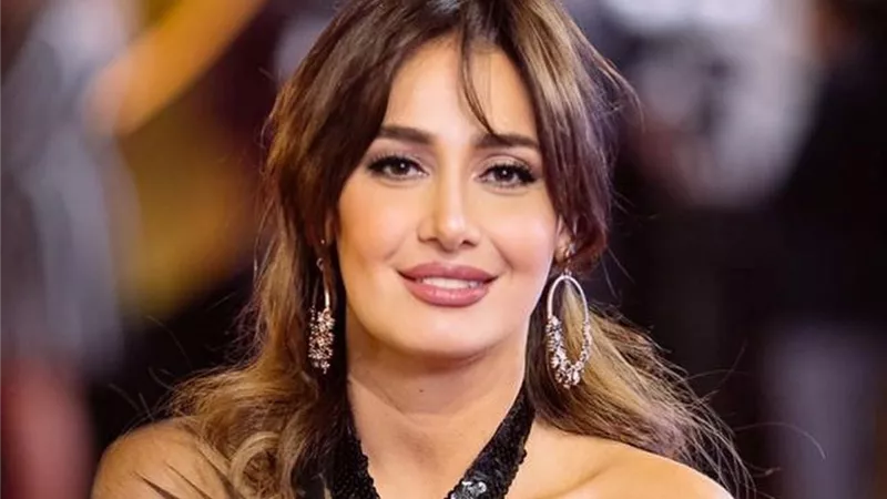 حلا شيحة تعلن حزنها وخوفها متسائلة :