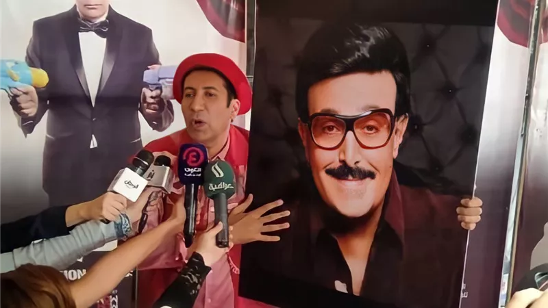 هاني رمزي يرفع صورة الراحل 