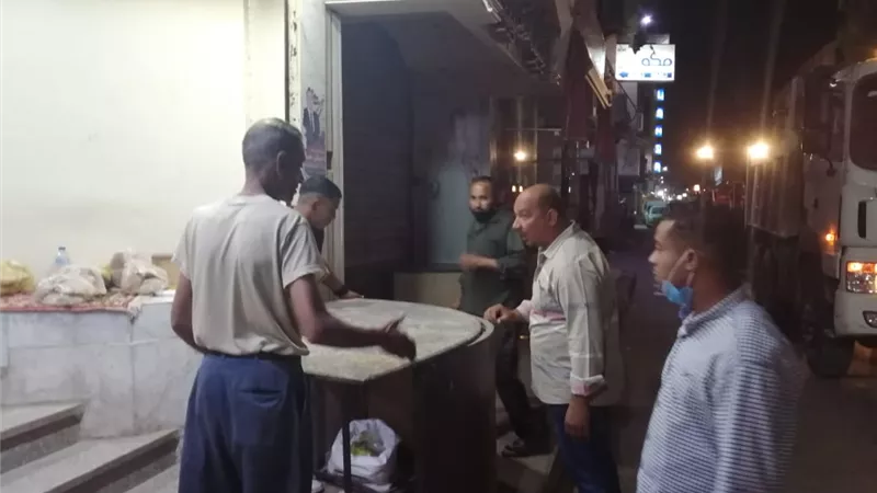 اغلاق ٩ محلات وتحرير ١١١ محضر وإزالة إدارية فى حملة الإجراءات الإحترازية بمدينة الأقصر