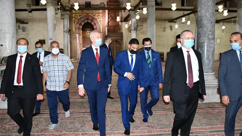 وزير الشباب والرياضة الروسي يزور مجمع الأديان