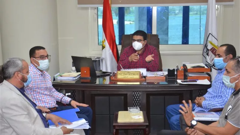 نائب محافظ بنى سويف يناقش مستجدات الموقف لمشروعات 
