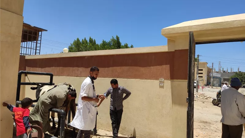 بدء اعمال القافلة البيطرية للمركز القومي للبحوث بقري مطروح