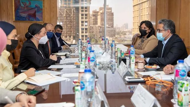 وزيرا البيئة والسياحة يبحثان سبل دعم السياحة البيئية والمستدامة وتنظيم الأنشطة السياحية