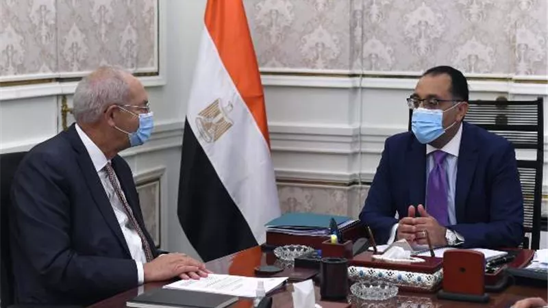 مدبولي يتابع مع رئيس المنطقة الاقتصادية المشروعات التي تنفذها الهيئة لجذب الاستثمارات