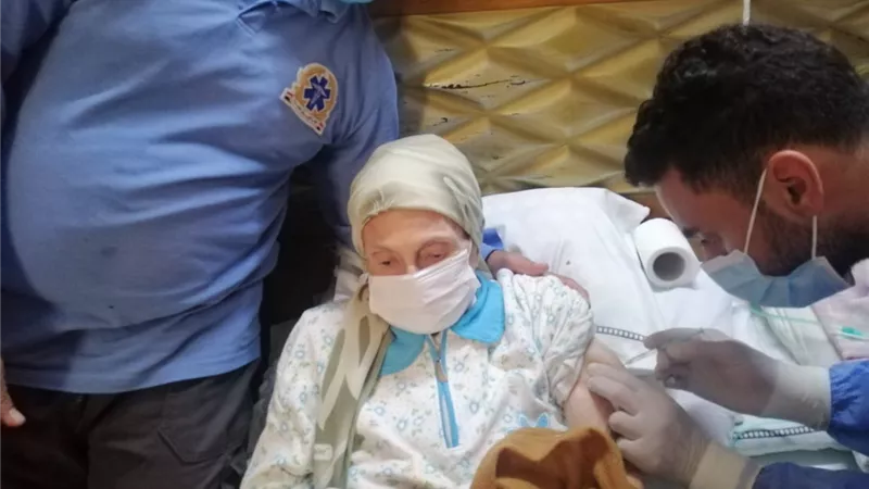 التطعيم المنزلي ضد فيروس كورونا لغير القادرين على الحركة