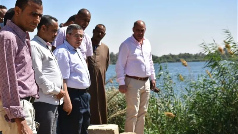 رئيس مياه الأقصر يتابع أعمال مبادرة حياة كريمة.. بالصور