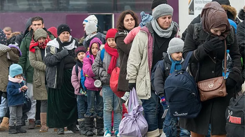 بالفيديو.. بريطانيا تقدم نظاما جديدا للحدود يقلص عدد اللاجئين