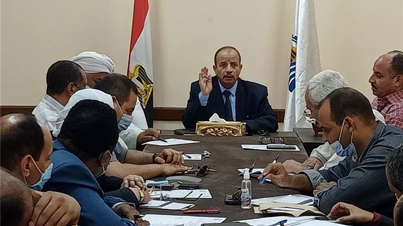 وكيل وزارة التعليم بقنا: تشكيل لجان لمراجعة أعمال تطهير اللجان امتحانات المدارس الفنيه