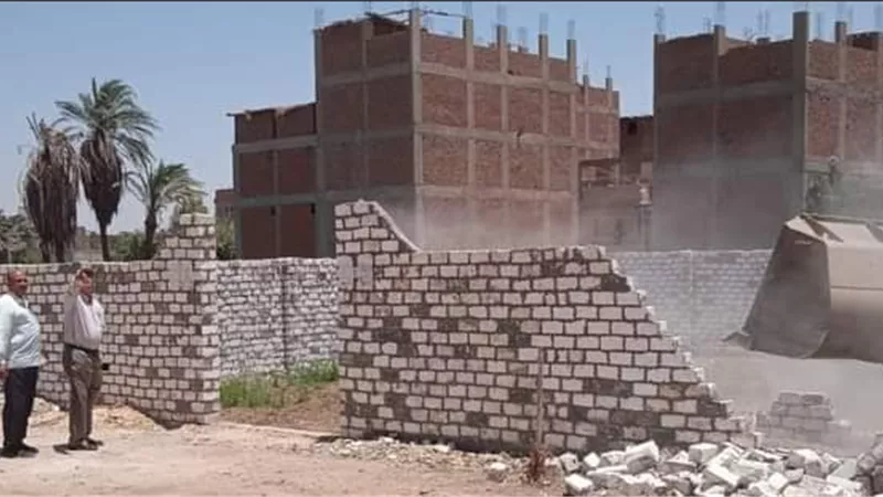 تنفيذ 3 حالات إزالة تعديات على الاراضى الزراعية في طهطا بسوهاج