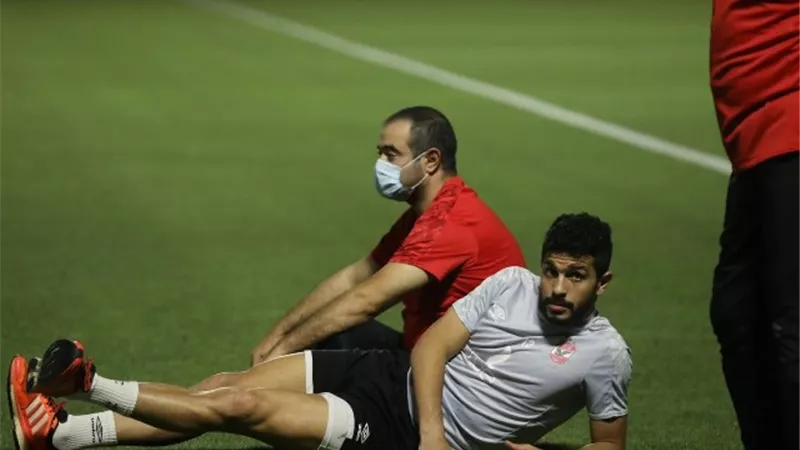 تدريبات استشفائية لمدافع الأهلي للتخلص من الإجهاد