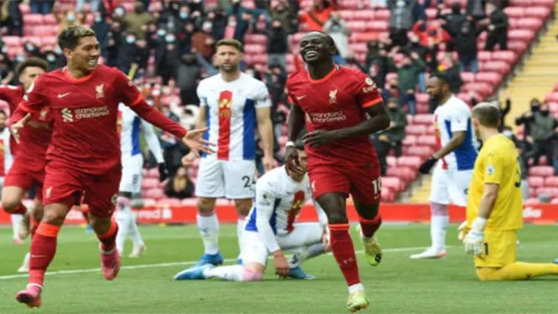 ليفربول يفوز على كريستال بلاس بثنائية ويتأهل لدورى الأبطال