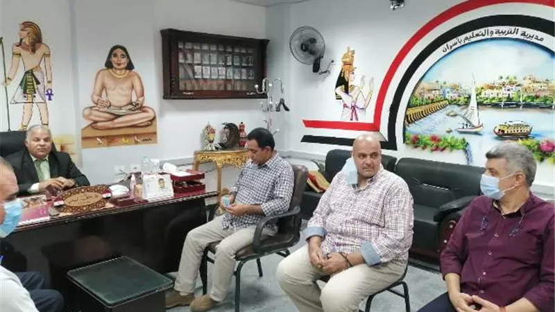 مدير تعليم أسوان يستقبل لجنة الوزارة للتعليم والتدريب المزدوج..صور