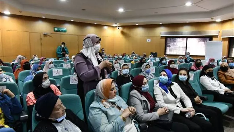 دورة تدريبية للرائدات الريفيات بالبحيرة للتوعية بأهمية التسجيل الإليكتروني لتلقى لقاح كورونا..صور