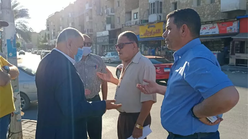 السكرتير العام لمحافظة الاسماعيليه ورئيس حى ثالث يتابعون المحاور الجديدة لميدان عثمان احمد عثمان