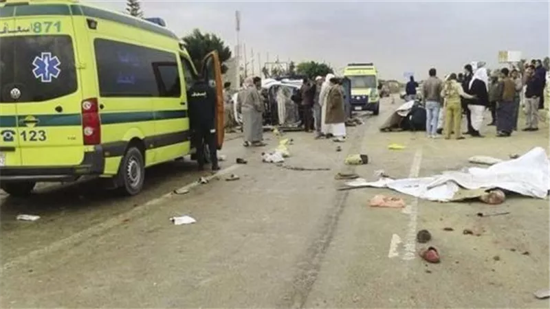 مصرع واصابة 9 اشخاص فى حادث تصادم بالطريق الصحراوى الغربى بنى سويف