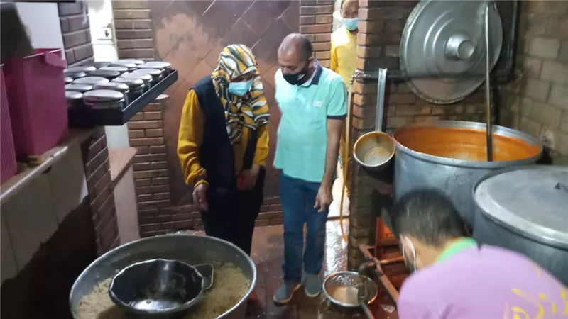 إعدام مواد غذائية غير صالحة للاستهلاك الأدمى وتحرير محاضر مخالفات صحية