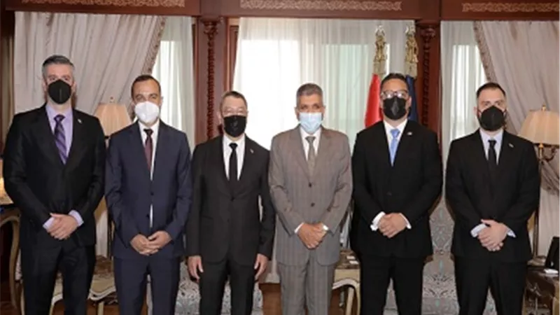 الفريق أسامة ربيع يستقبل السفير البنمي ومدير عام الهيئة البنمية البحرية لبحث سبل التعاون المشترك