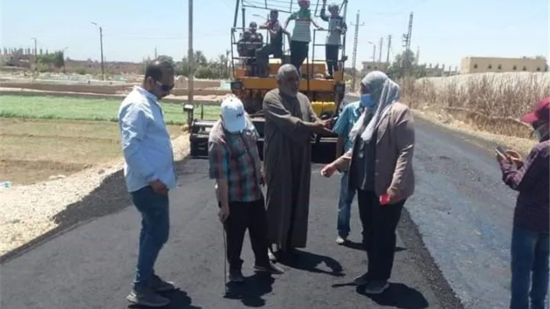 متابعة ميدانية لأعمال الرصف بغرب طهطا فى سوهاج.. بالصور