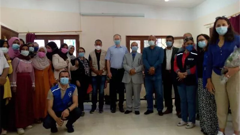 وفد الإتحاد الأوربى وبرنامج الغذائى العالمى يزور مدرسة 