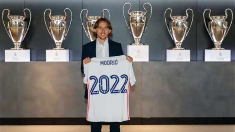 رسميا.. ريال مدريد يمدد عقد مودريتش