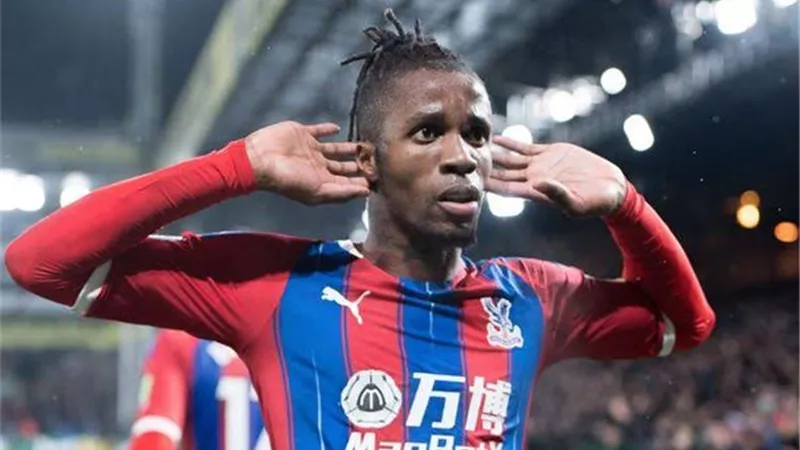 إيفرتون يزاحم توتنهام على ضم نجم كريستال بالاس
