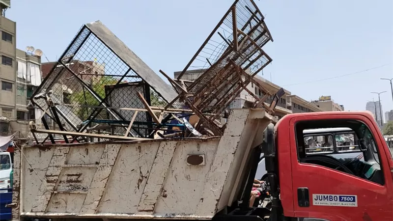 بالصور.. حملة اشغالات على شارعي الطيار فكري ومحمد حجازي بحي شمال الجيزه