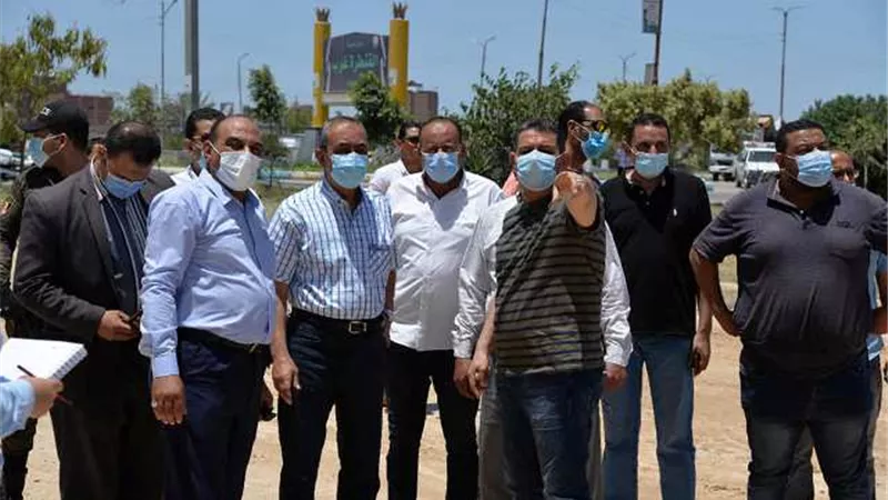 محافظ الإسماعيلية يتفقد مشروعات الطرق والمحاور المرورية الجديدة بالقنطرة غرب..صور
