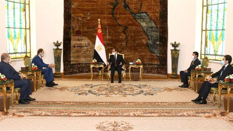 اللجنة الاولمبية الافريقية تهدى الرئيس السيسى ارفع الاوسمة الرياضية فى القارة