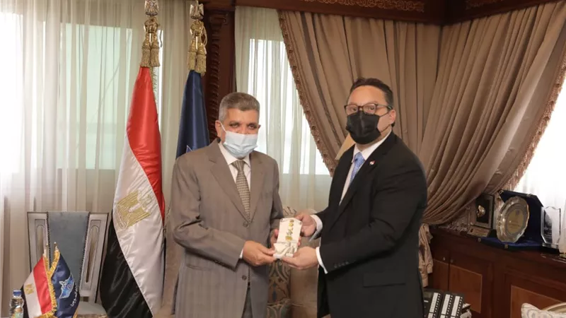 الفريق أسامة ربيع يستقبل السفير البنمي لبحث سبل التعاون المشترك