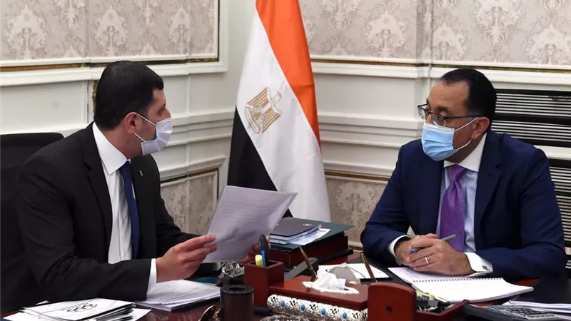 مدبولى يلتقى الرئيس التنفيذي للاستثمار والمناطق الحرة لاستعراض ملفات عمل الهيئة