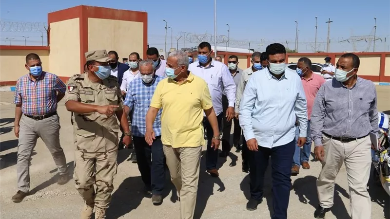 صقر يفتتح ساحة تخريد السيارات القديمة بطريق السويس الاسماعيلية